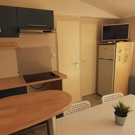 2xz Ou 327 مكان تخييم Burinhosa